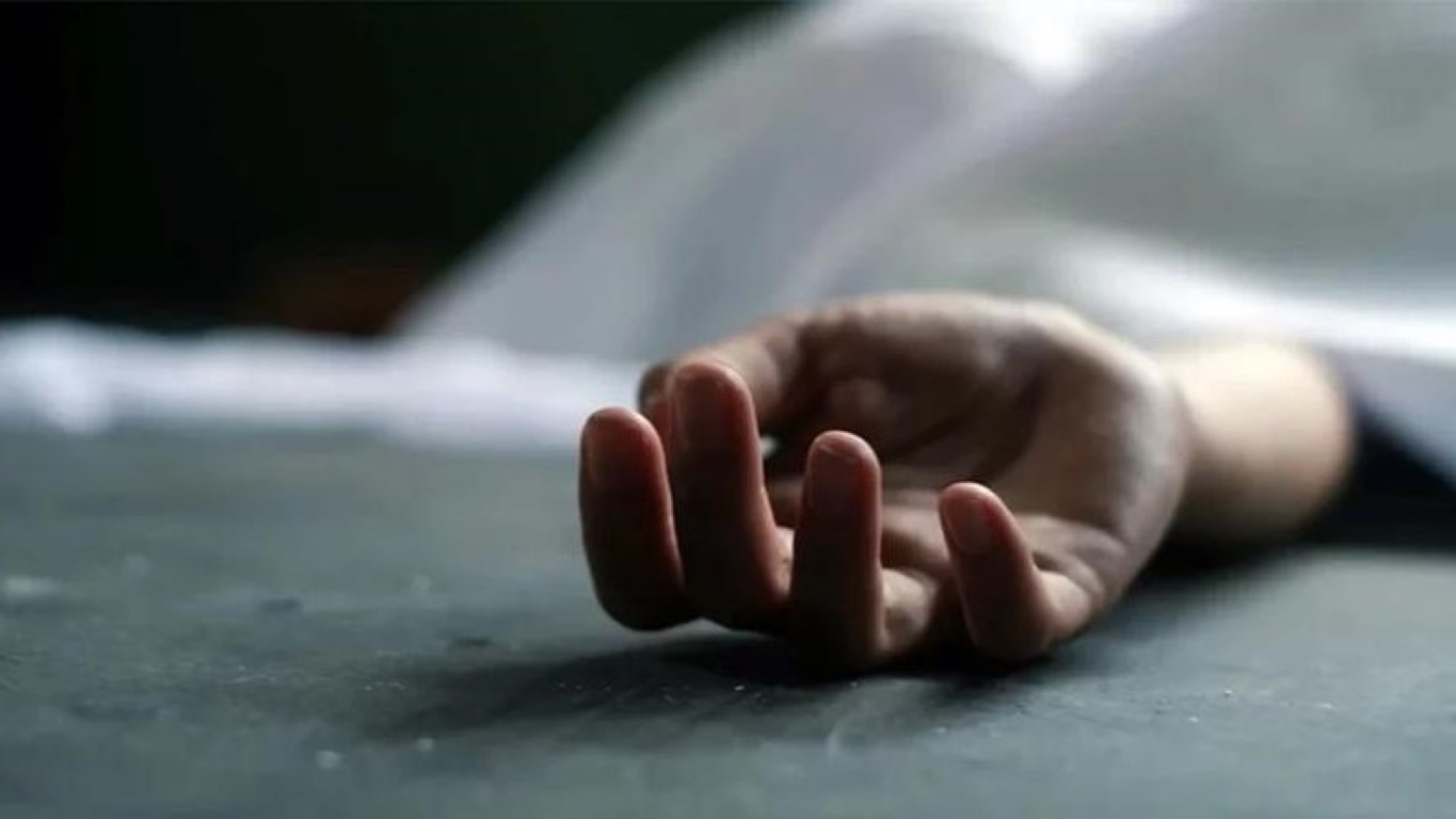 পুলিশের তাড়া খেয়ে পুকুরে ডুবে শিবির নেতার মৃত্যু